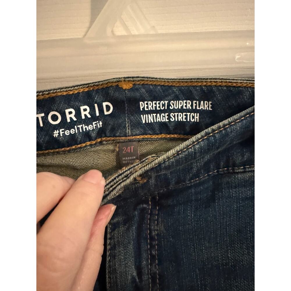 Torrid New Super-Flare Mid-Rise Vintage Stretch Jeans Destructed Plus 24 Tall - Picture 3 of 10
